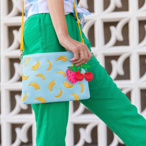 Studio DIY Banana Clutch - Picture 3 of 3